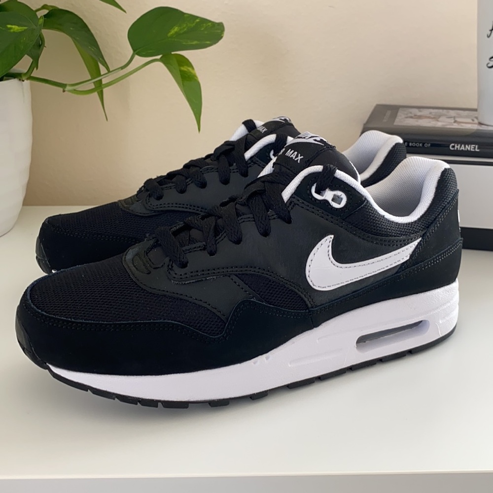 New Nike Air Max 1 black Running shoes - Picture 3 of 8